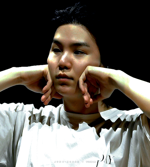 I Want Squeeze His Cheeks Too~
