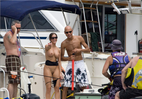 loverocker687:  hey, that guy’s taking a picture of me!