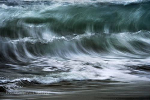 Breakers on Coumeenole Beach by creedont