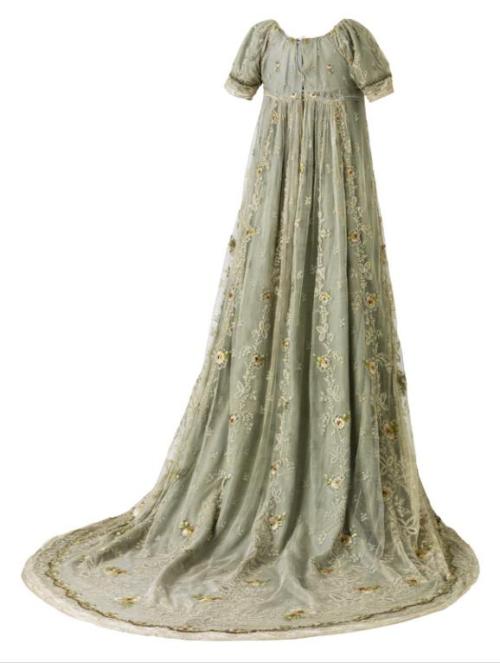 mimicofmodes:history-of-fashion:ab. 1804-1810 Court dress called “Joséphine” (Attributed to Jean-Fra