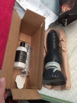 blazearctic:  So my new toy came in and damn its big!!! I’m actually a little nervous to knot it for how big it is. I love the thickness of the shaft though. Video -may- be coming sooon