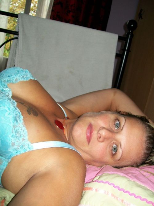 Porn cathytouchepas:  En lingerie bleue vous aimez photos