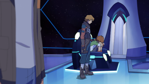 pidganceshitposting: myeverlastingship: Pidge embraces herself when she’s hurt/worried or just upse