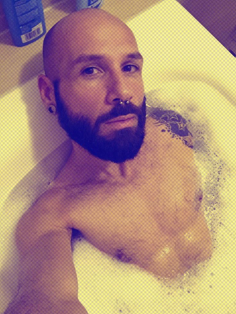 colungafrank:  Kris Kurt twitter pics