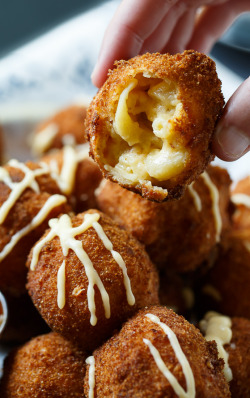 verticalfood:  Fried Mac and Cheese