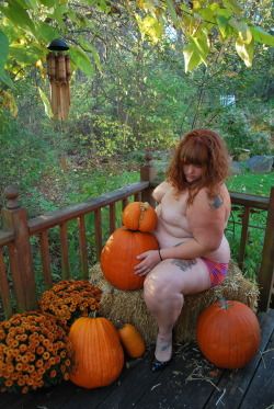 naked-yogi:  yooanniee:  Pumpkins are the