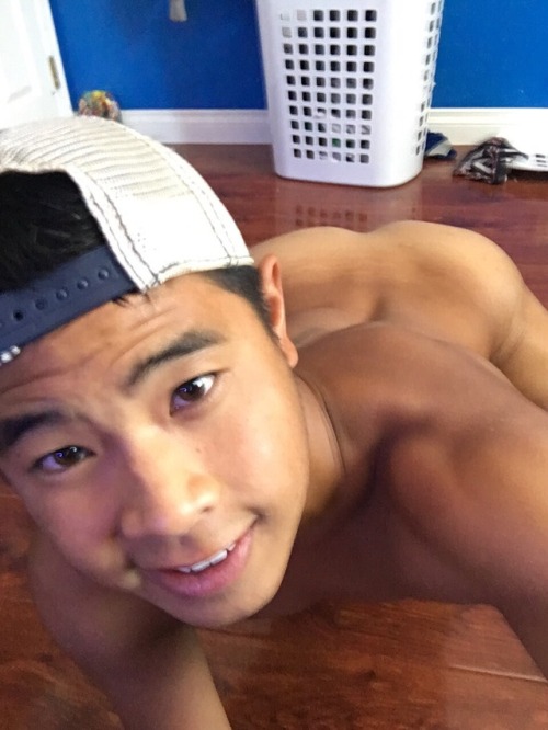 jurassicman: serviceboy96: Feeling a bit horny today!!! Still hot as hell