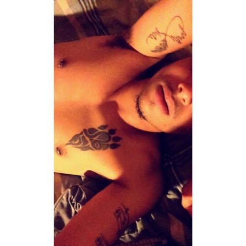 michaelaboria:  Calling it a night .. Giving him my full attention 😳 niggas hate to be on pause ✋😁