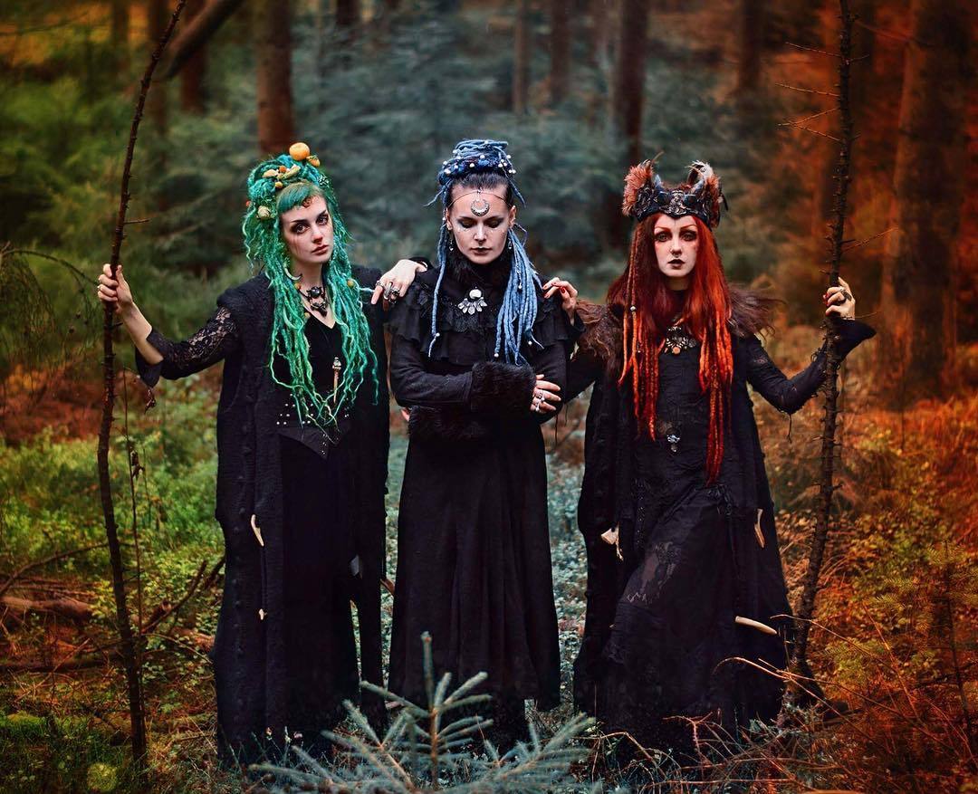 gothicandamazing: Models:Manic Moth,Psychara &amp;@maimagi Photo: Ashtray Arts