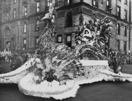 Vintage Christmas Photos - Thanksgiving Day Parade (1961)