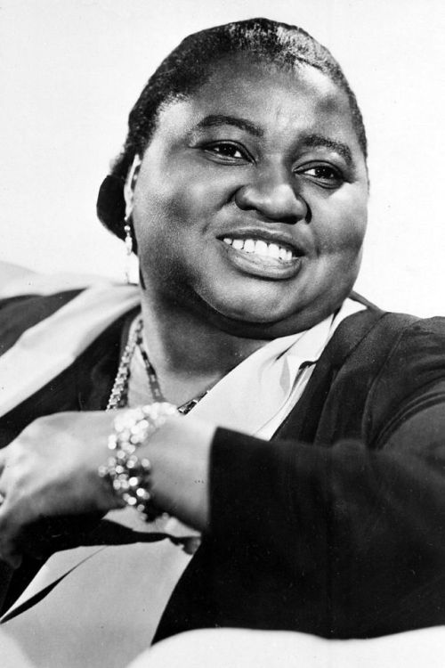 vintageeveryday: The Oscar awards’ first black winner: Beautiful portrait photos of Hattie Mcdaniel 