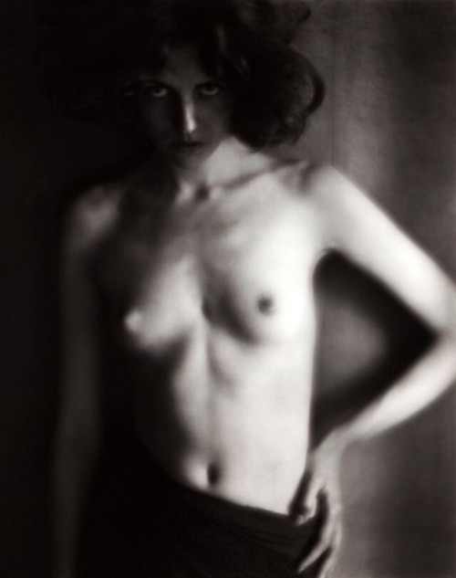 zzzze:  Edward Weston, First Nude,1918 