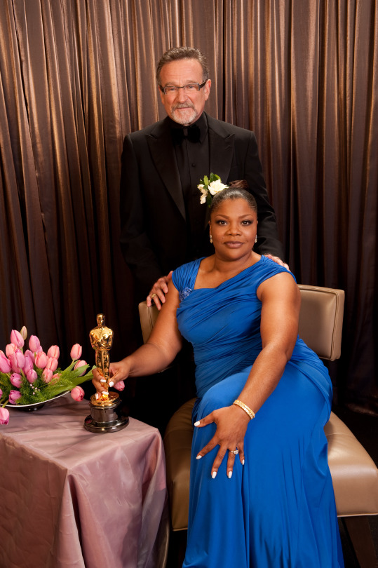 Best Supporting Actress Winner Mo'Nique Poses Backstage With Robin Williams During The 82nd Annual Academy