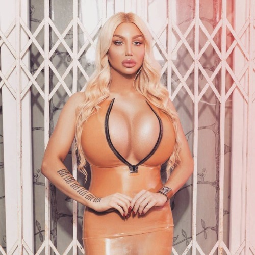 Ivana Vladislava maxed-bimbo.tumblr.com/bimbo