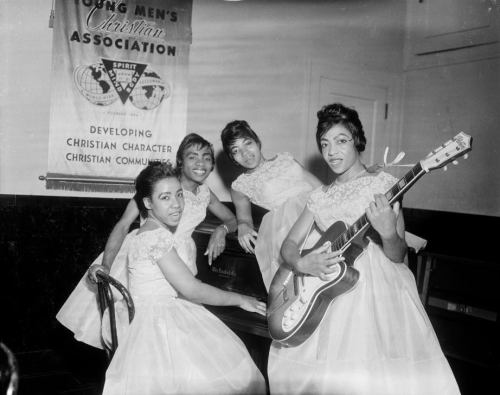 rockincountryblues:  The Davenport Sisters, (Norma, Toni, Sylvia and Florence), Monongahela, Pennsyl