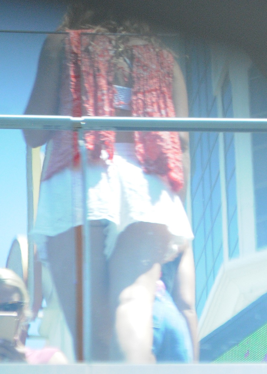 I saw these girls posing for a picture on the pedestrian bridge so I put the camera