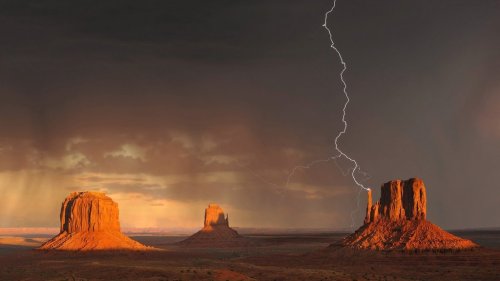 living-planet:  Monument Valley, Utah [1920x1080]http://living-planet.tumblr.com/ 