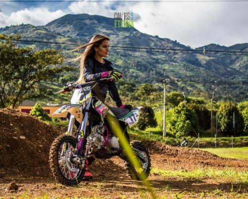 Here&rsquo;s some more #mondaymotivation with the beautiful @naticastaneda03 Happy #MotoChickMonda