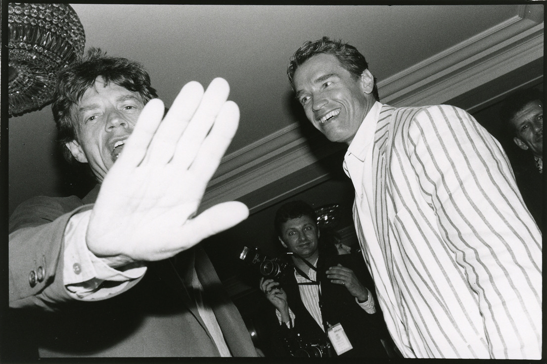 Mick Jagger and Arnold Schwarzenegger, Hôtel du Cap, Antibes, 1990. Photo: Jean Pigozzi.