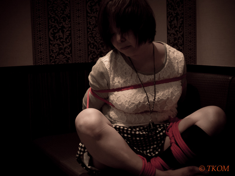 bobbedfetish:  新宿唄声喫茶ニテ…壱Photo by TKOM bobbedfetishModel by しー@M女
