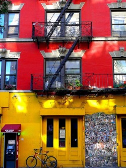 bonitavista:  East Village, New York photo via ana 