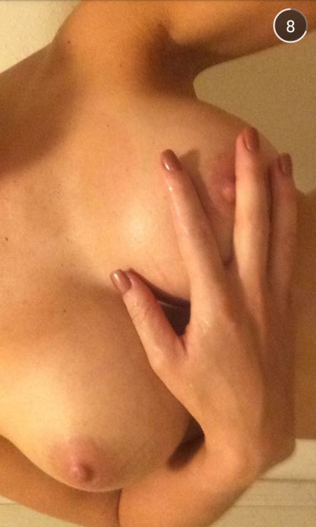 lovelyironself:  Exchange Snapchat Usernames @ http://bit.ly/SnapchatDailys