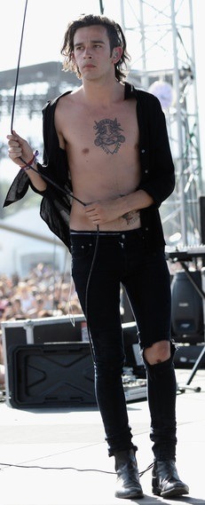robbers-sobbers:  matthew healy is such an inspiration in style amongst many other