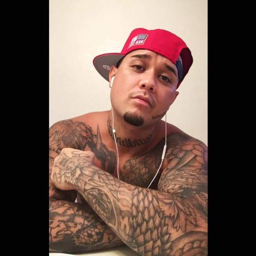 braddahboyyy:  Who’s got his nude pic?…