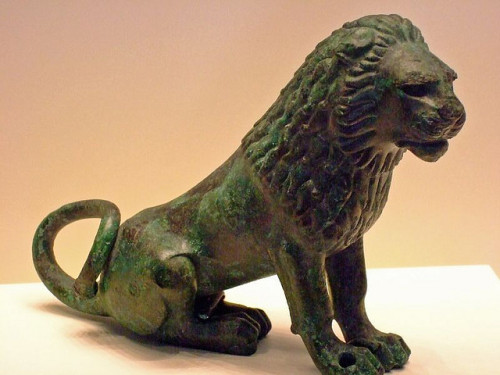 dwellerinthelibrary:Statuette of a Seated Lion Greek Made in Thessaly 500-480 BCE Bronze by mharrsch
