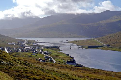 Streymin Bridge (Faroe Islands), connecting the two largest islandsof Streymoy to the west and Eystu