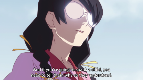 Very interesting framing and slightly sinister lighting of Hanekawa here that puts emphasis on her l