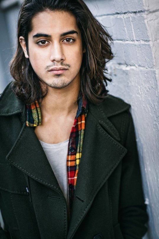 ioncewasborntobebad:if you’re not aware of avan jogia you should bei mean seriously