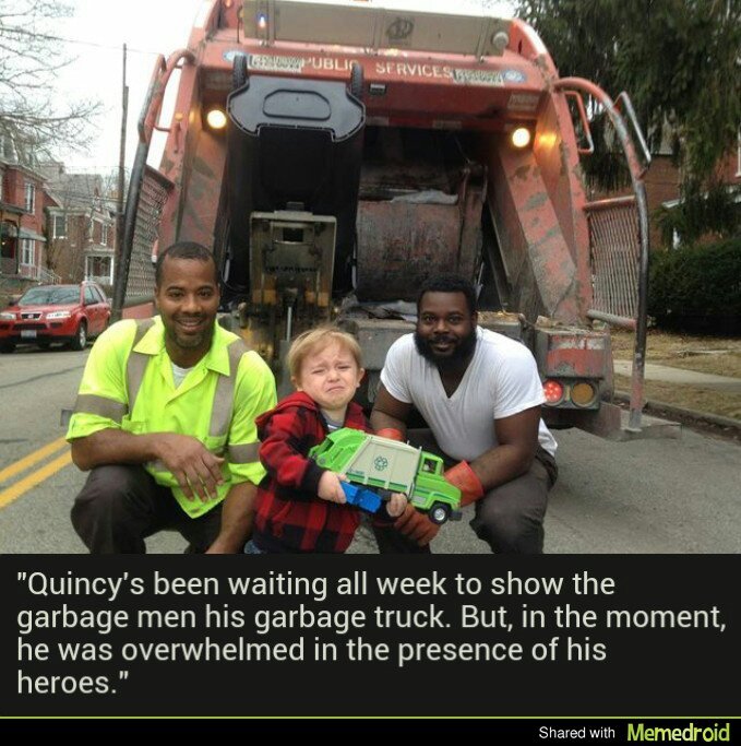 ultrakratos:  becomingwonder-woman:  feministbecky:OMG AWWWWWWWWW  A garbage man