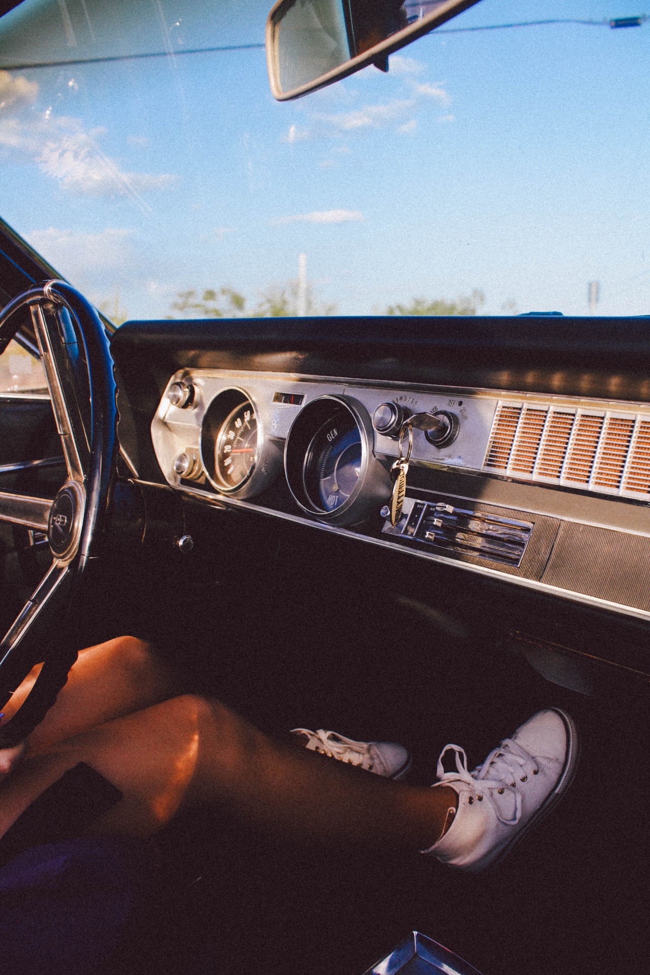 g-narlysurfer:  lildeeb:  Cruisin’  Photos by Dani Bennett  Joanna’s senior