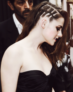 ronsgranger:  Kristen Stewart attends the Zuhair Murad fashion show in Paris, July 4th. 