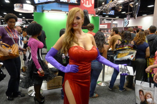 sexy-cosplay-scroll:  Jordan Carver as Jessica Rabbit 