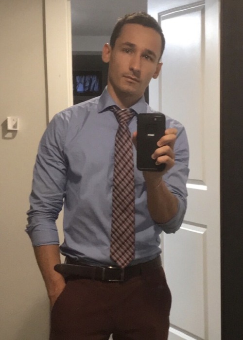 drinkyourjuiceshelby:  humble-pirates:  Hi 👨🏻‍💻 👋🏼  😍