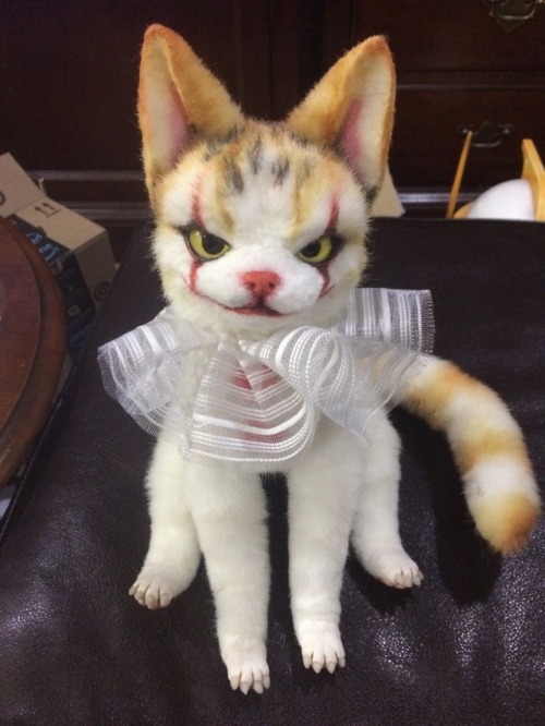 acidyellowlava:daddydreadful:Quick pics of the KITten plush I got from Etsy look how cuteee OMG It’s