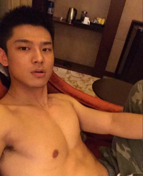 ericknguyen86: siamcuteboy: k-jsrk: 굿 Good boy. Fucking nice gay…