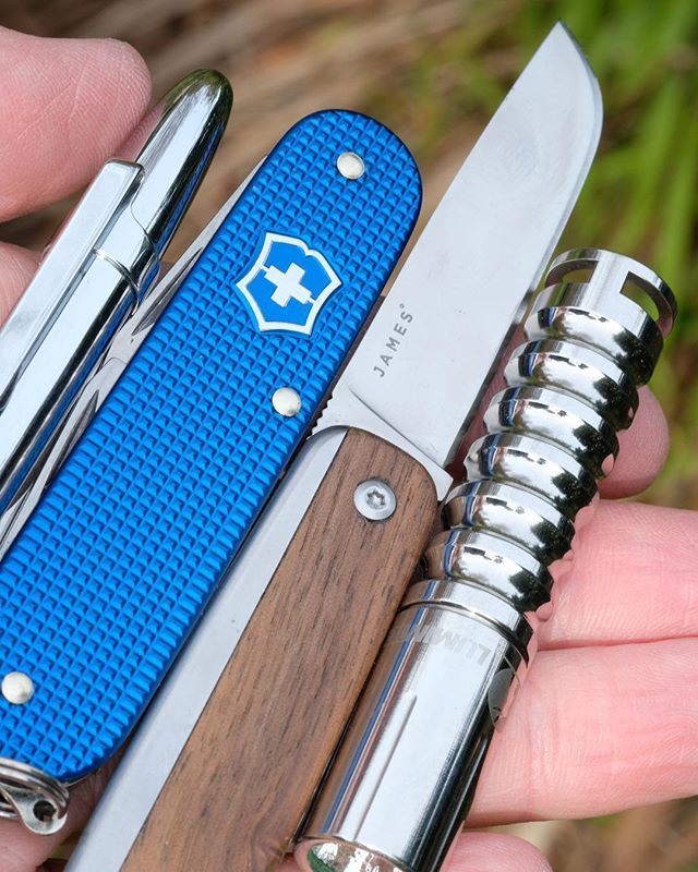 Happy Sunday!! Hope you’ve got some awesome gear in your pockets! #sakallday #sakarmy #sakcadet #sakcollector #swissarmyknife #aloxcadet #victorinox #victorinoxcadet #slipjointparadigm #slipjoint #thejamesbrand #jamesbrand #fisherspacepen...