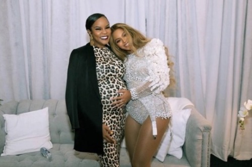 unlockingwithkey: Beyoncé & LeToya Luckett Spotted Backstage At The OTR II Tour In Arlington, Texas Being a Destiny’s Child fan since the beginning and seeing these pictures literally make me want to cry; my heart is so full! We are so close