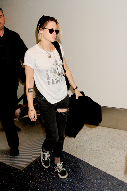 robstenx:    Kristen Stewart at LAX | 04.30.16