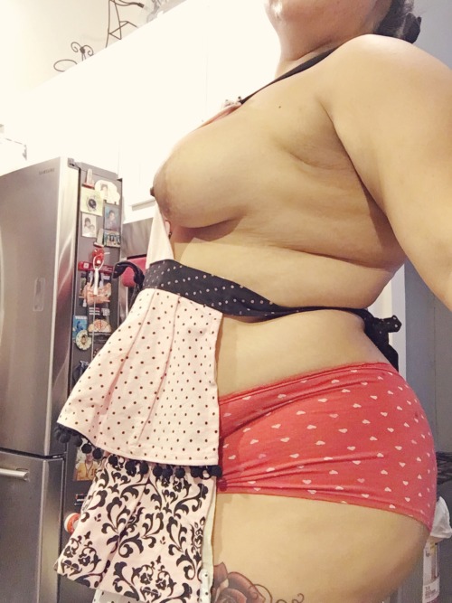 thenaughtylittlekitten:This apron might be too small.she looks like she knows her way around a kitch