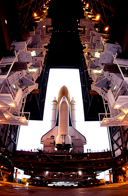 bigbigtruck: for-all-mankind: lightthiscandle: ponsi-patootie: STS-107 Columbia rollout fr