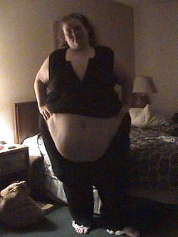 bigbellyssbbwfatty:  Wanna fuck a horny bbw women? CLICK HERE! 