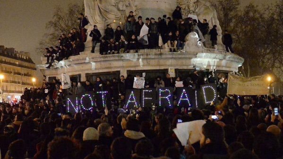 howtopolyglot:  akemi26:  Photo of Paris right now, wow. 🇫🇷  You beautiful