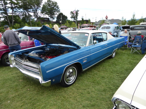 fromcruise-instoconcours: Plymouth Sport Furys like this are one of my favorite muscle cars. Just a 