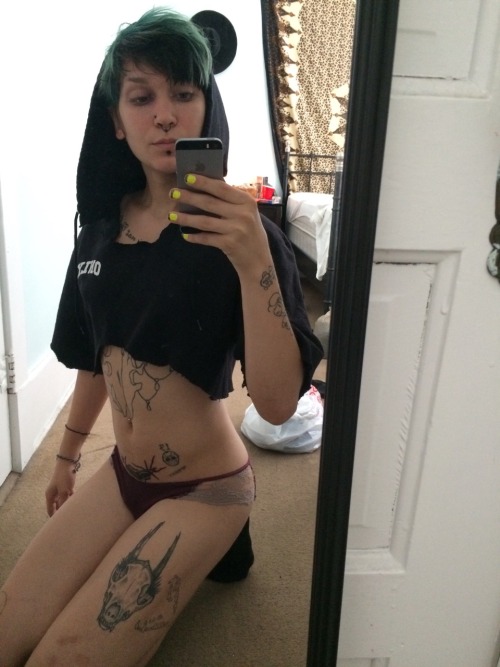 kretn:my girlfriends mirror blessed me this morning