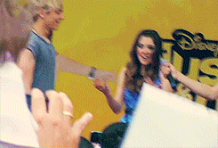 thewaythatyoudo:  Ross and Laura answering questions at the meet &amp; greet