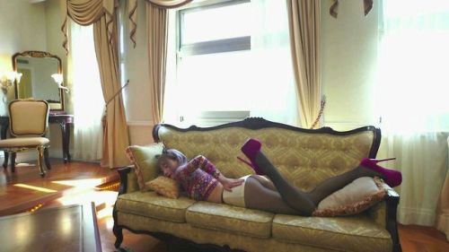guogestudio: 美腿女神小灵鑫视频写真《小野猫》13分半，比之前两部有突破哦~